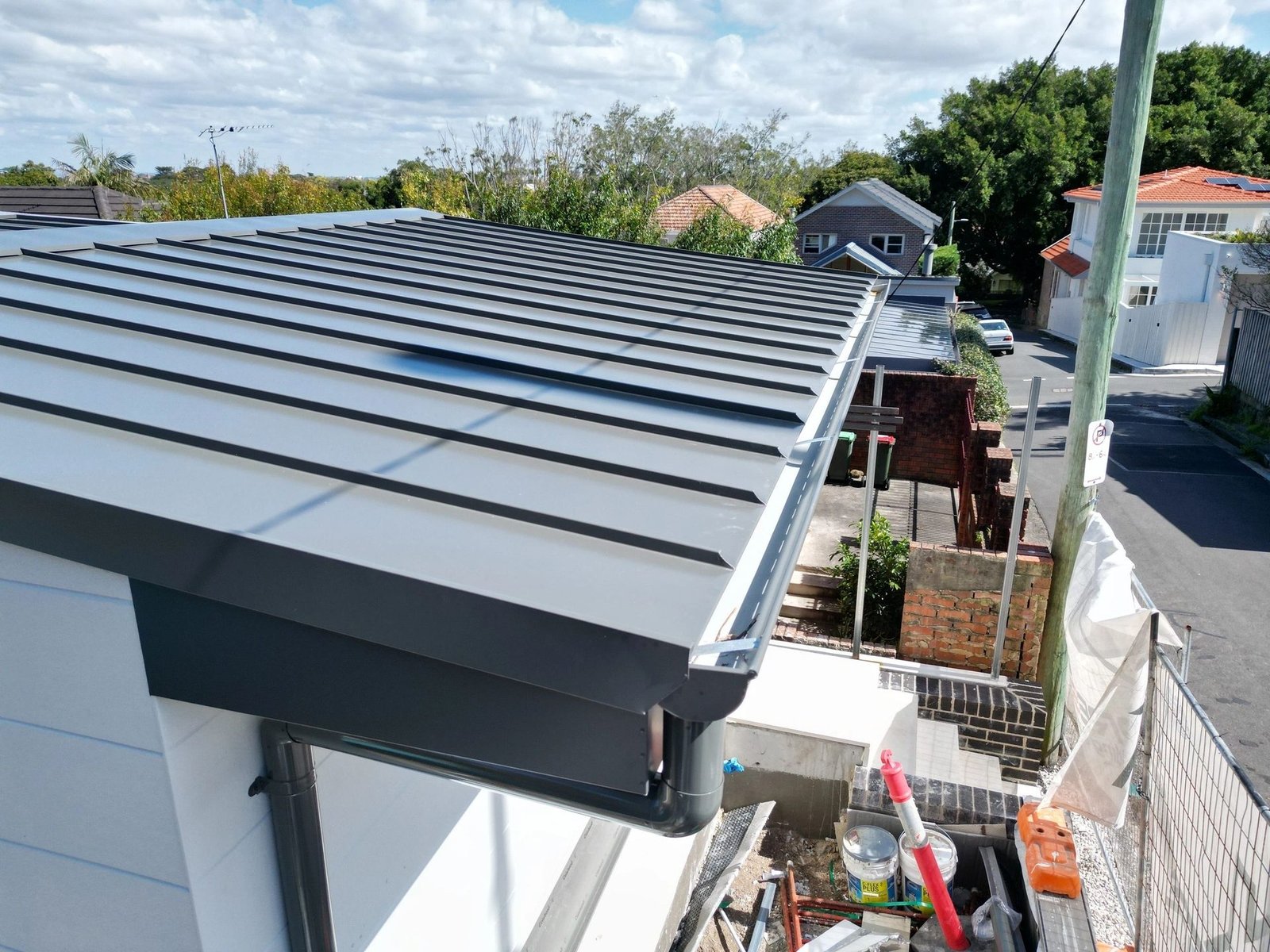 Roof edge, gutter and fascia detail